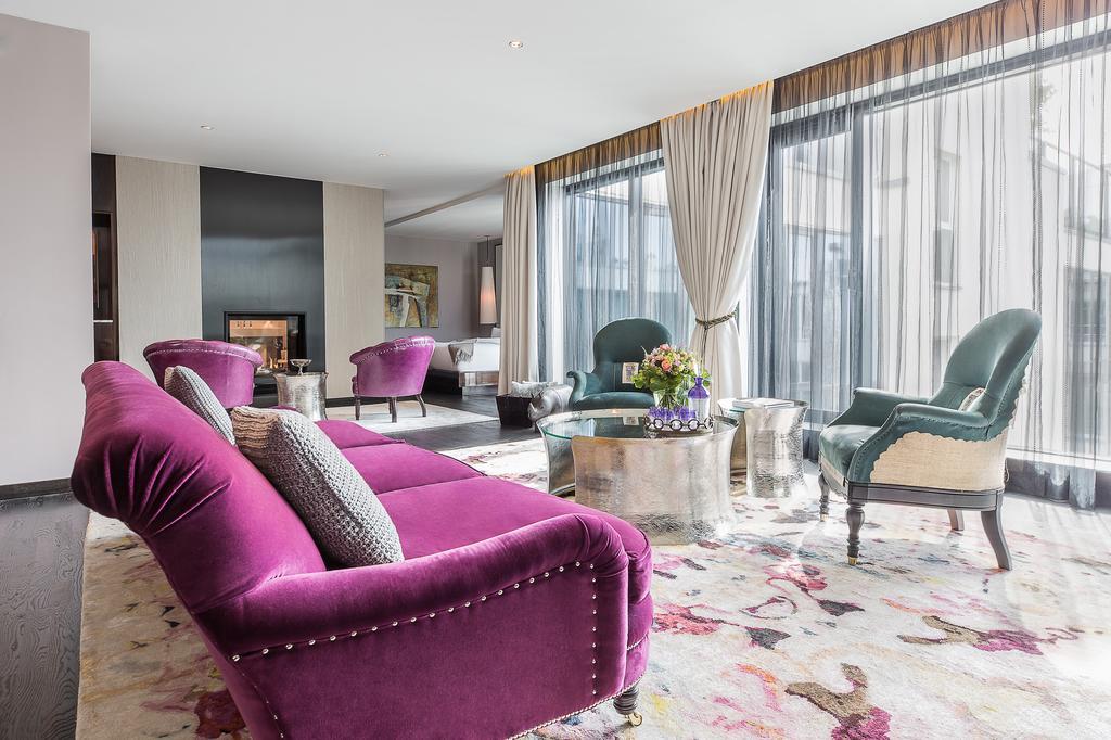 Hotel Zoo Berlín Exterior foto The living room of a suite at The Hari